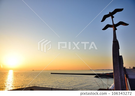 千葉市：絢麗的夕陽與美浜大橋的剪影 106343272