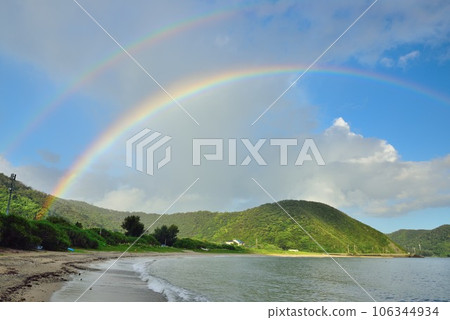奄美大島 雨後的藍天和海上的彩虹 奄美大島 雨後的藍天和海上的彩虹 106344934