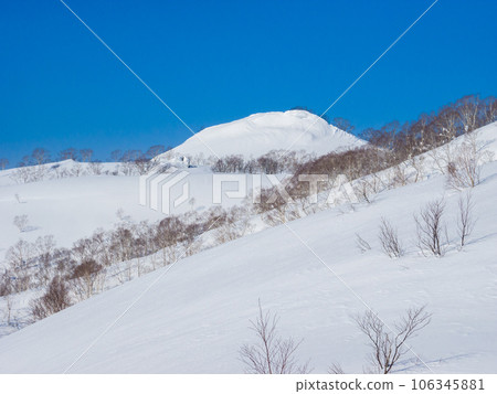 Snow-covered mountain slopes (around Iwaonupuri, Kutchan, Hokkaido) Snow-covered mountain slopes (around Iwaonupuri, Kutchan, Hokkaido) 106345881