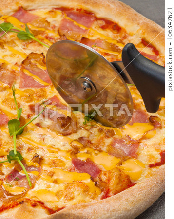 pizza with bacon, mozzarella and cheese sauce pizza with bacon, mozzarella and cheese sauce 106347621