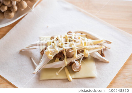 蘑菇芝士春捲 106348850