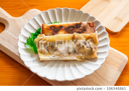 mushroom cheese spring rolls 106348861