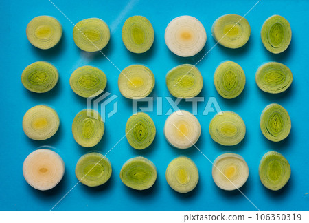 Modern autumn pattern made of sliced leeks 106350319