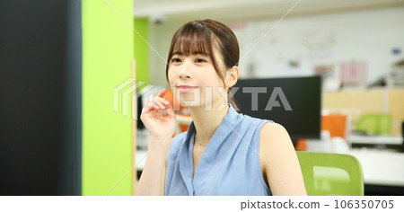 Image of a woman working in the office Image of a woman working in the office 106350705