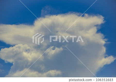 Cumulonimbus and blue sky 106351683