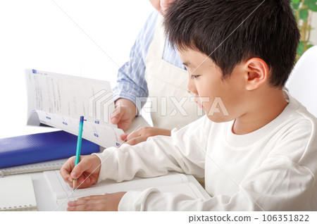 A boy who studies hard and a mother who teaches A boy who studies hard and a mother who teaches 106351822