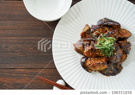 用茄子炒 用茄子炒 106351856