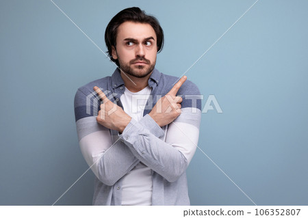 confident young man with a brilliant idea in his head 106352807