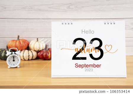 The Hello autumn on 23rd September 2023 desk calendar with pumpkins. The Hello autumn on 23rd September 2023 desk calendar with pumpkins. 106353414
