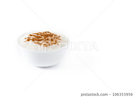 Arroz con leche. Rice pudding with cinnamon in clay bowl isolated on white background. 106353956