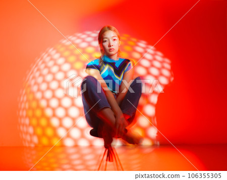 時尚別緻的女性形象 時尚別緻的女性形象 106355305