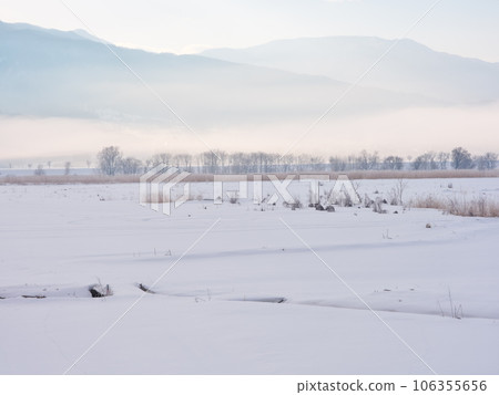 Chikuma River snowfield with morning mist Chikuma River snowfield with morning mist 106355656