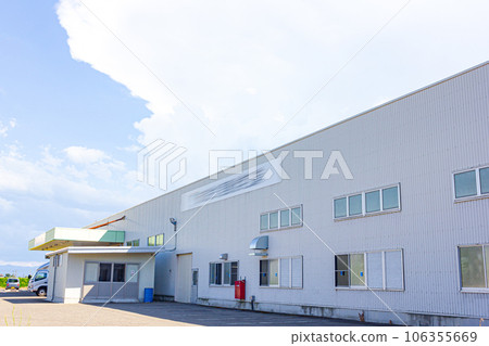 White building manufacturing factory (packing ropes, etc.) White building manufacturing factory (packing ropes, etc.) 106355669