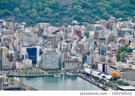 從稻佐山展望台西側眺望的景色（長崎縣長崎市） 106356028