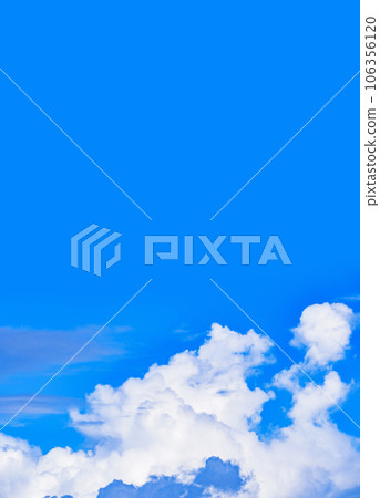 A cumulonimbus cloud is growing in the blue sky [ image of summer ] 106356120