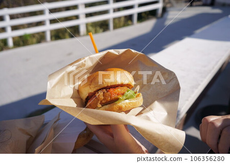 Local hamburgers eaten on the outdoor terrace 106356280