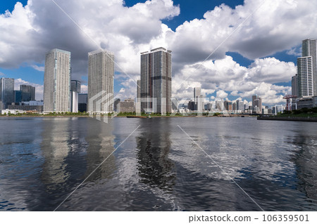 《Tokyo》 Tower apartments lined up, Tokyo Bay area in the summer sky 106359501