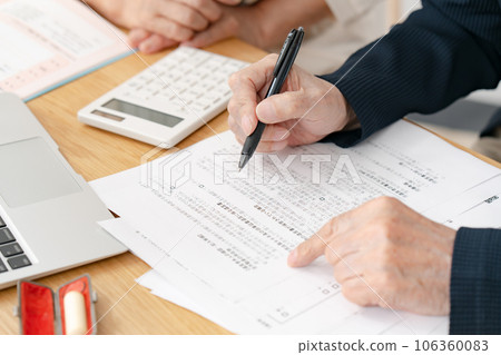 一對即將結束生命的老年夫婦 106360083