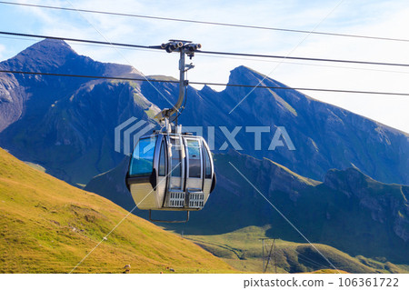 Overhead cable car to First mountain, Grindelwald, Switzerland 106361722