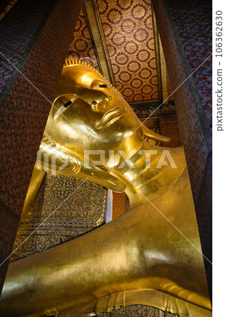 Reclining Buddha gold statue. Wat Pho, Bangkok. 106362630