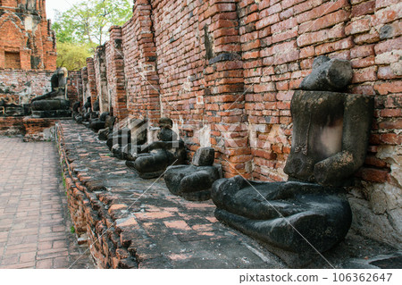 View of the buddhas ruins of Ayutthaya , at Wat Ratchaburana and Wat Phra Si Sanphet temple. 106362647