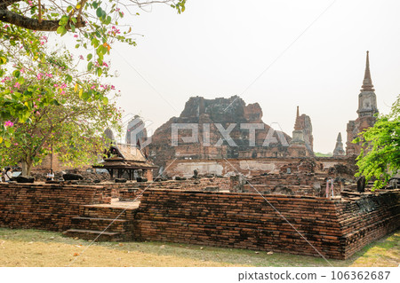 Beautiful view of the pagodas and buddhas of Ayutthaya ruins, at Wat Ratchaburana and Wat Phra Si Sanphet temple. Beautiful view of the pagodas and buddhas of Ayutthaya ruins, at Wat Ratchaburana and Wat Phra Si Sanphet temple. 106362687