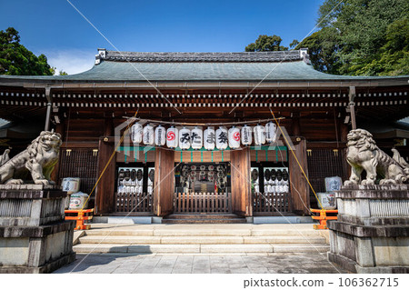 京都的夏天，京都靈山護國神社、本宮和仲夏藍天下的小馬努 106362715