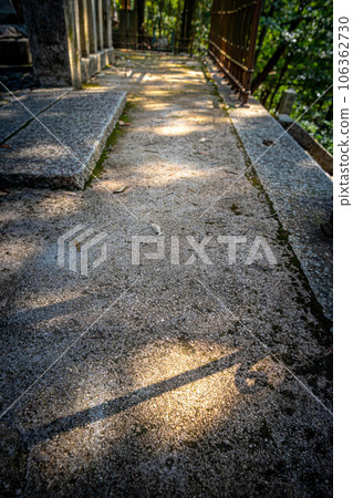 Summer in Kyoto, Kyoto Ryozen Gokoku Shrine, summer sunshine and shade on the road in front of the grave of Takayoshi Kido (Kogoro Katsura) 106362730