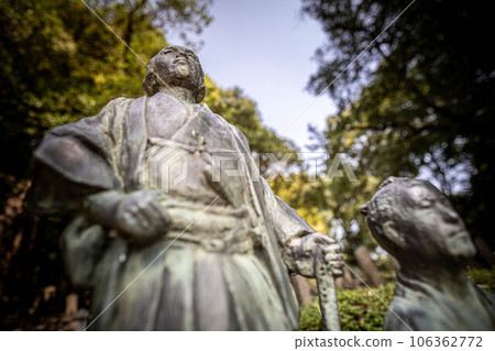 Summer in Kyoto, Kyoto Ryozen Gokoku Shrine, Tosa clan samurai Ryoma Sakamoto and Shintaro Nakaoka, bronze statues of Ryoma Nakaoka who martyred himself during the Meiji Restoration 106362772