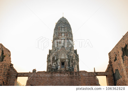 Beautiful view of the pagodas and stupas of Ayutthaya ruins, at Wat Ratchaburana and Wat Phra Si Sanphet temple. Beautiful view of the pagodas and stupas of Ayutthaya ruins, at Wat Ratchaburana and Wat Phra Si Sanphet temple. 106362828