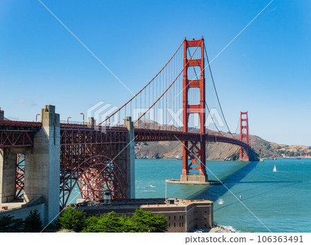 Sunny view of The Golden Gate Bridge 106363491