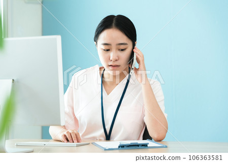 Medical staff woman confirming by phone 106363581