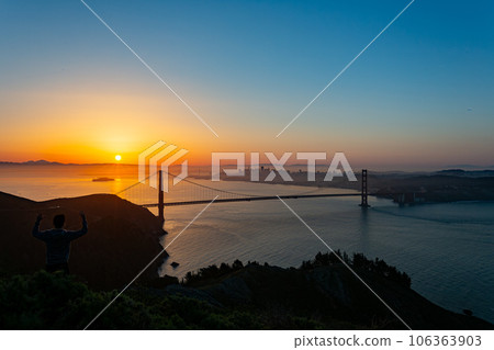 Sunrise landscape of the Golden Gate Bridge 106363903