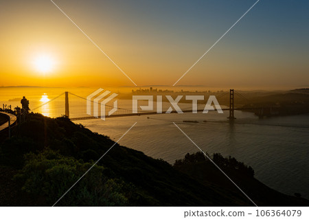 Sunrise landscape of the Golden Gate Bridge 106364079