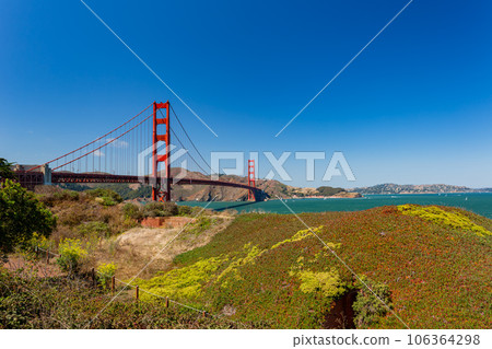 Sunny view of The Golden Gate Bridge 106364298