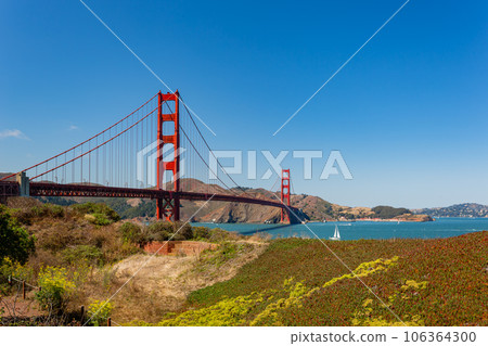 Sunny view of The Golden Gate Bridge 106364300