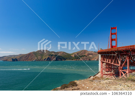 Sunny view of The Golden Gate Bridge 106364310