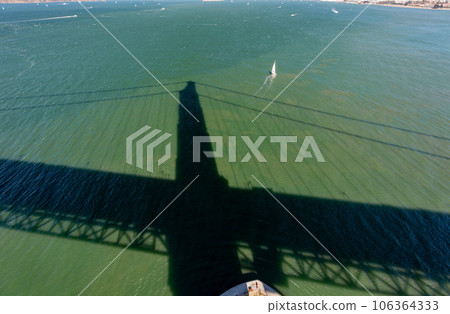 Sunny view of The Golden Gate Bridge 106364333