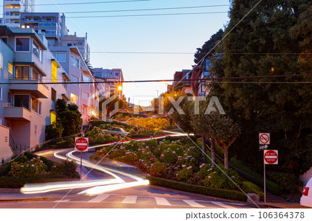 Twilight view of the famous Lombard Street 106364378