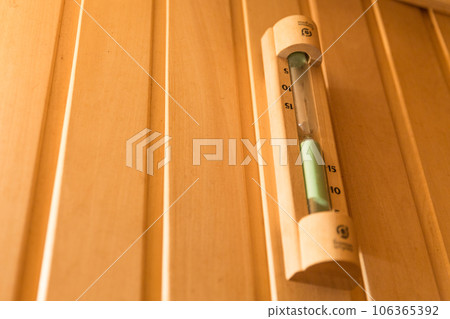 timer in sauna 106365392