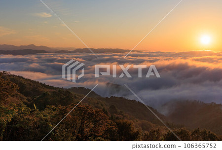 Sea of clouds seen from Mt. Onade ”Sayo Town, Hyogo Prefecture” Sea of clouds seen from Mt. Onade ”Sayo Town, Hyogo Prefecture” 106365752