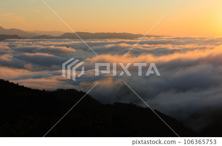 Sea of clouds seen from Mt. Onade ”Sayo Town, Hyogo Prefecture” Sea of clouds seen from Mt. Onade ”Sayo Town, Hyogo Prefecture” 106365753