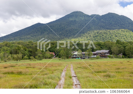 Ozegahara Miharashi area and Mt. Hiuchigatake 106366064