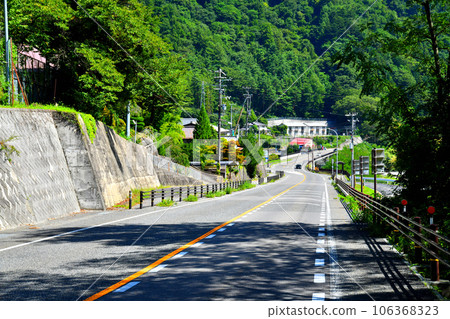 A view of the island villages from near the Sanbonmatsu Tunnel (Matsumoto City, Nagano Prefecture) [August 2023] 106368323