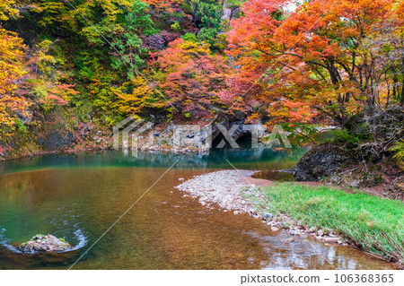 Yuze Valley (Autumn) Yuze Valley (Autumn) 106368365