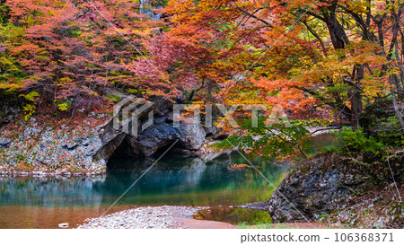 Yuze Valley (Autumn) Yuze Valley (Autumn) 106368371