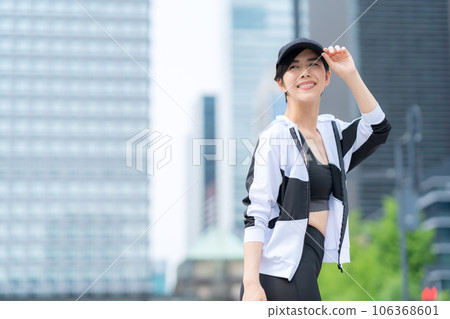 Young woman stretching before jogging in the city 106368601