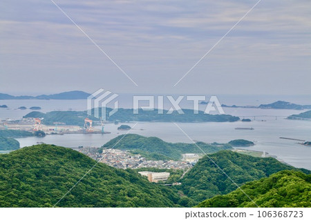 從稻佐山展望台南側眺望的景色(長崎縣長崎市) 從稻佐山展望台南側眺望的景色(長崎縣長崎市) 106368723