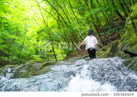 Little girl playing in the stream Little girl playing in the stream 106368924