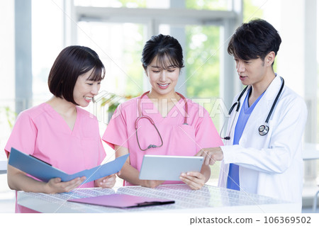 Medical image Healthcare workers looking at a tablet 106369502